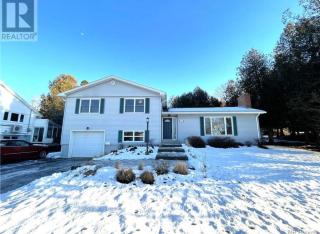 Kenneths Cozy Retreat - Saint John NB - 1BR - Wi-Fi - 4mins to Regional Hospital and UNB - 4