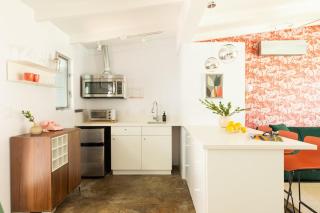 2 Rooms Sleeps 8 Retro Hotel w Pool Wesley King Studio Buyout by AvantStay - Palm Springs - 1