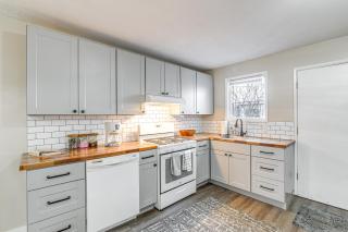 Close to Downtown & Parks: Modern Anchorage Home - 9