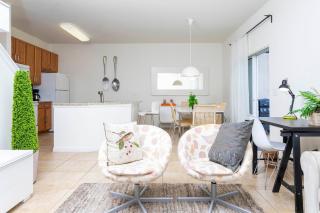 4572 Perfect home for your family close to all parks - 3