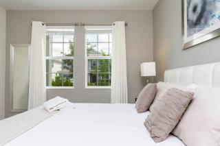 8912 Amazing Spacious Home - 2