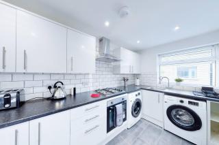 3Bed Contractor House Sleeps 5 Parking WiFi - 1