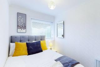 Ranworth-house - Holiday Home In Bedford, Sleeps 5 - 2