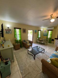 Cozy & Convenient Stay Near Beach, Airport & More! - Koolbaai - 9