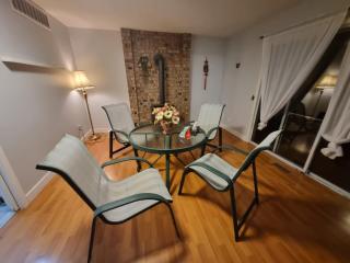 Budget Room Near White Rock Beach - 5 Min Drive - Surrey - 4