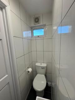 Brand New - One Bed Studio Flat - Dorney - 1