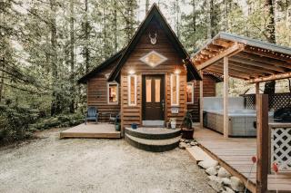 Glacier Springs Cabin #16 - This is a great cottage with WiFi, and a hot tub - Warnick - 0