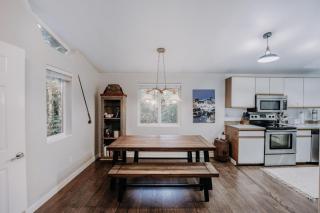 Glacier Springs Cabin #16 - This is a great cottage with WiFi, and a hot tub - Warnick - 5