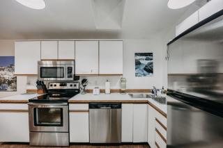 Glacier Springs Cabin #16 - This is a great cottage with WiFi, and a hot tub - Warnick - 2