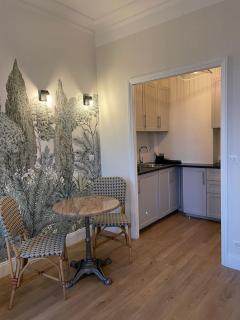 Superbe T2 climatisé au centre + parking - Cannes - 2