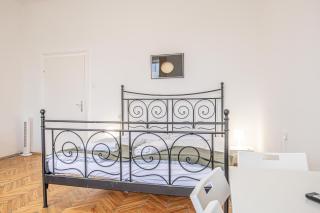Superb 2BR Apt Very Spacious At the Millenium Tower - Vienna - 2