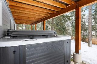 Newly Remodeled, 5 King Bed Home near GNP - Whitefish - 9