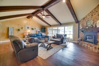 On-Site Lake Access Group Getaway in Afton - Afton - 8