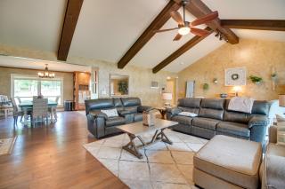 On-Site Lake Access Group Getaway in Afton - 5