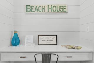 The Village Happy Life Condo - Private Beach Access Pool & Hot Tub - 4
