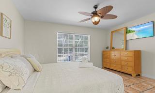 Private Pool Villa with Spa, Game Room and Golf Course View - Cape Coral - 3