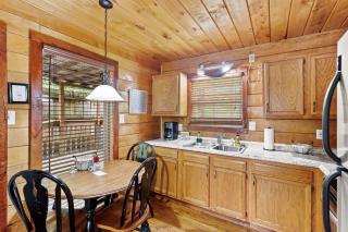 Romantic Hideaway - Rogers - 5
