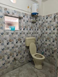 4 Bedroom 3 Bathroom Fully AC Private Flat up to 14 People - Calcuta - 8