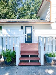 Laurel Cove Chalet - - 4