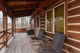 Hillside Loft Cabin - Rogers - 8