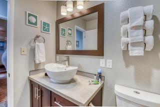 The Pacific Lookout Sleeps 6, Hot Tub, Pet Friendly, Ocean View, EV Charger - 6