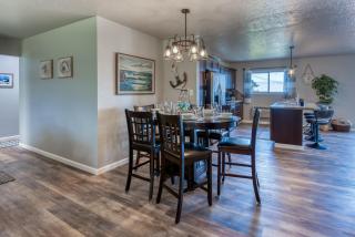 The Pacific Lookout Sleeps 6, Hot Tub, Pet Friendly, Ocean View, EV Charger - 2