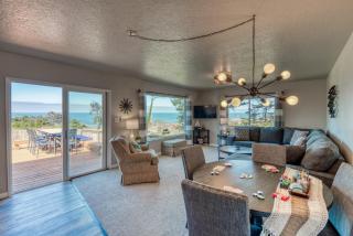 The Pacific Lookout Sleeps 6, Hot Tub, Pet Friendly, Ocean View, EV Charger - 2