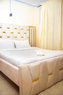 Luxury Two Bedroom Master & Suite Apartment - 3