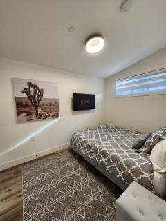 New Detached Guesthouse - Free Parking -10 mins to YVR & Downtown - 6