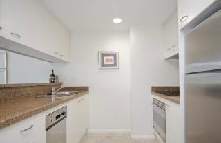 Amazing city apartment with 25m pool, sauna, gym with seperate sofa bed in living room - Sydney - 3