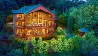 Million Views Hot Tub Game Room Sleeps 25 - Gatlinburg - 0