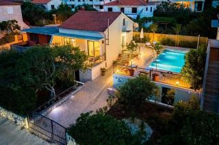 Family friendly house with a swimming pool Supetar, Brac - 23813 - Supetar - 8