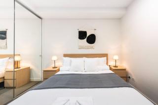 Stylish South Yarra Stay - Pool & Wellness Perks - 3