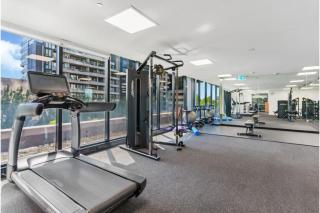 Stylish South Yarra Stay - Pool & Wellness Perks - 6