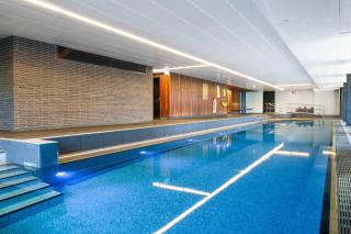 Stylish South Yarra Stay - Pool & Wellness Perks - 9