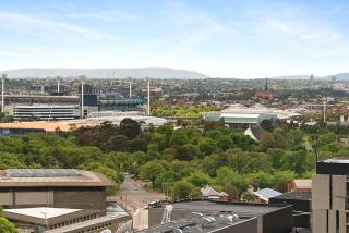 Ultimate Southbank Getaway with Free Parking - 4