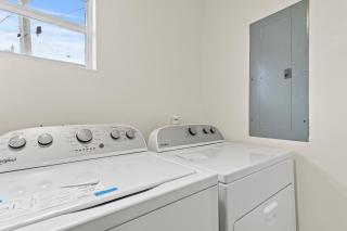 3 bedrooms and 2 bathrooms Charming Beachside House with King Bed - Pompano Beach - 4