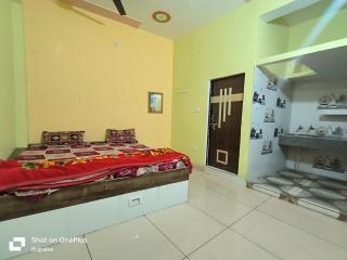 Ganesh Lounge - - 5