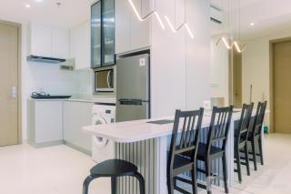 Comfort and Nice 2BR at Gold Coast Apartment By Travelio - 1