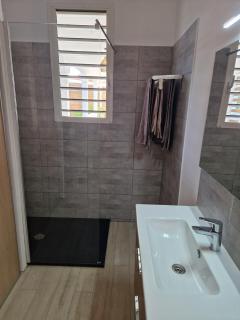 Appartement au centre de GOSIER 1 - 3