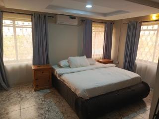 Houseproud Three bedroom apartment - 0