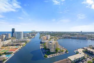 Luxury 3BR With Stunning Views on High Floor - Hallandale Beach - 4