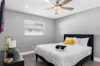 Luxurious Golf Course Retreat - Tampa - 8