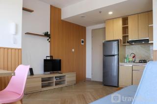 Spacious and Cozy Studio Tokyo Riverside PIK 2 Apartment By Travelio - Rawalembang - 0