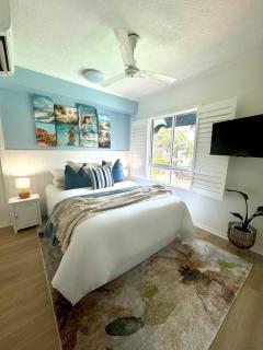 Luxury 2Bed 2bath Poolview apartment with Lift and 4pools - Cairns North - 4