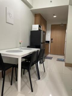10 minutes from MOA - Cozy Condo with Hot Shower & Balcony - Manila - 4