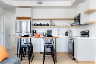 Large Victorian Sleeps 6 by UofT - 6