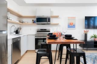 Large Victorian Sleeps 6 by UofT - 4