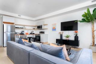 Large Victorian Sleeps 6 by UofT - 3