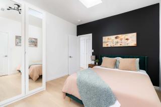 Large Victorian Sleeps 6 by UofT - 1